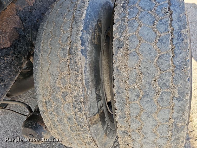 image for item IO9753 1999 Mack RD690S dump truck