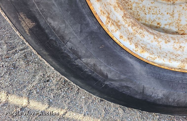 image for item IO9753 1999 Mack RD690S dump truck