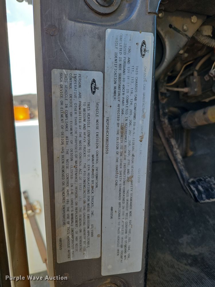 image for item IO9753 1999 Mack RD690S dump truck