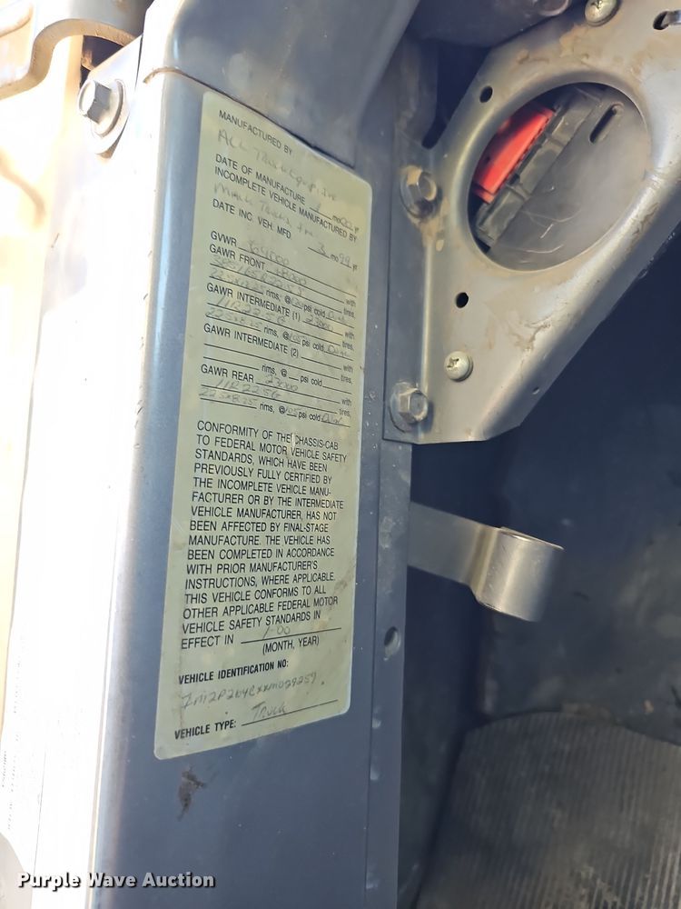 image for item IO9753 1999 Mack RD690S dump truck