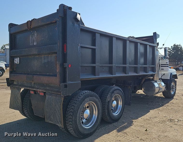 image for item IO9754 2001 Mack RD688S dump truck