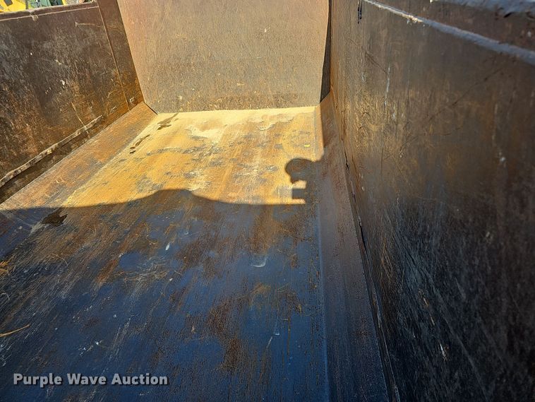 image for item IO9754 2001 Mack RD688S dump truck