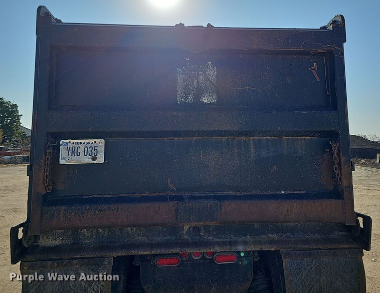 image for item IO9754 2001 Mack RD688S dump truck