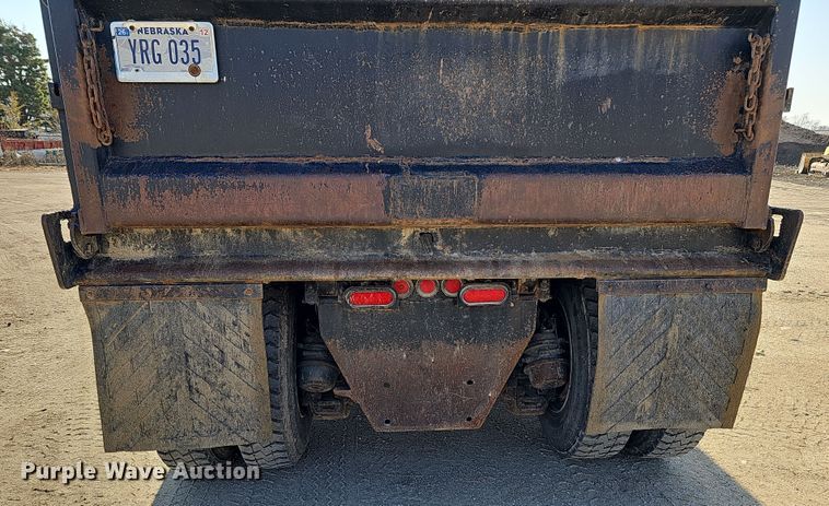 image for item IO9754 2001 Mack RD688S dump truck
