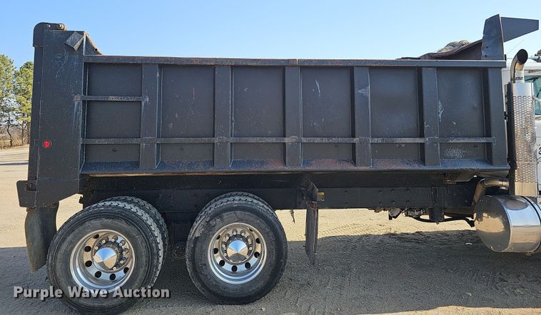 image for item IO9754 2001 Mack RD688S dump truck