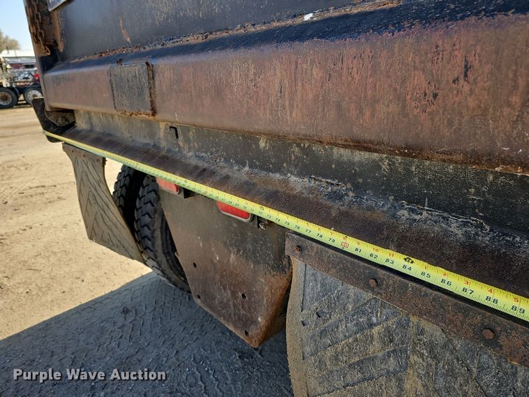 image for item IO9754 2001 Mack RD688S dump truck