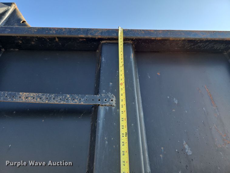 image for item IO9754 2001 Mack RD688S dump truck