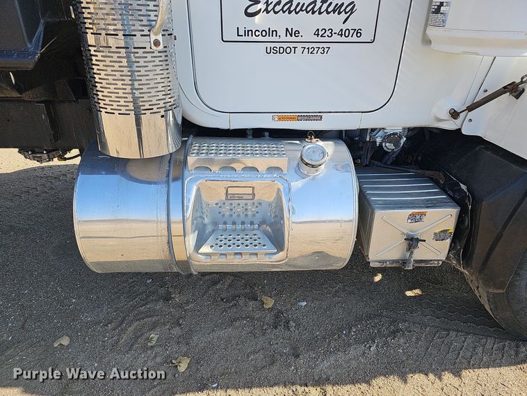 image for item IO9754 2001 Mack RD688S dump truck