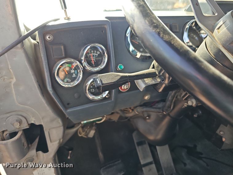 image for item IO9754 2001 Mack RD688S dump truck