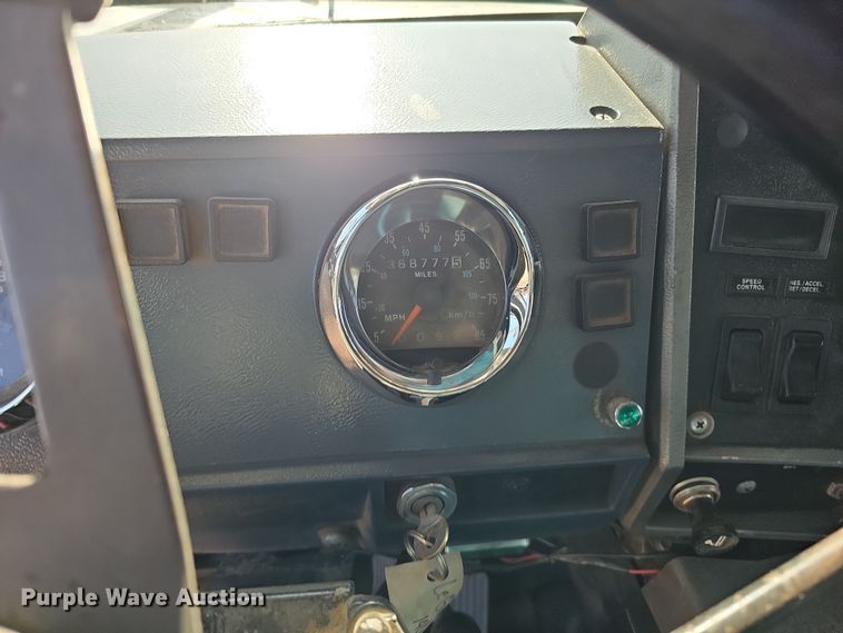 image for item IO9754 2001 Mack RD688S dump truck