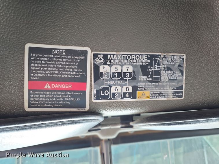 image for item IO9754 2001 Mack RD688S dump truck