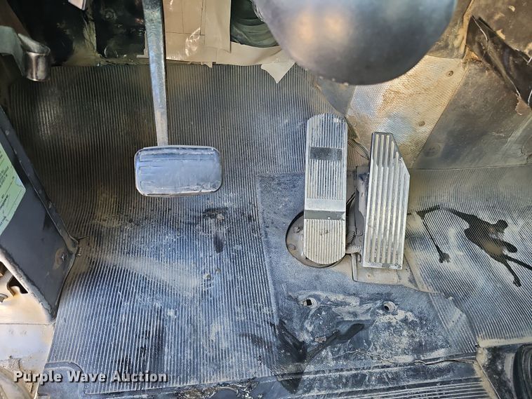 image for item IO9754 2001 Mack RD688S dump truck