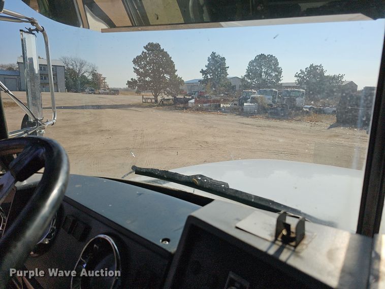 image for item IO9754 2001 Mack RD688S dump truck