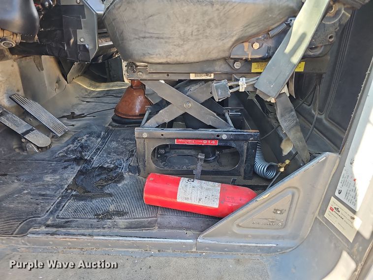 image for item IO9754 2001 Mack RD688S dump truck