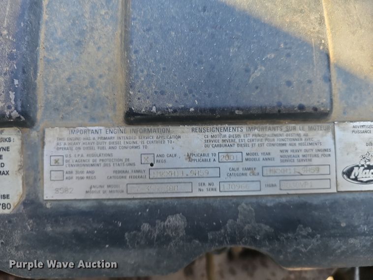 image for item IO9754 2001 Mack RD688S dump truck