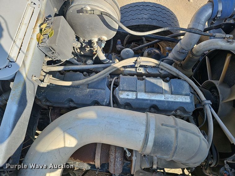 image for item IO9754 2001 Mack RD688S dump truck