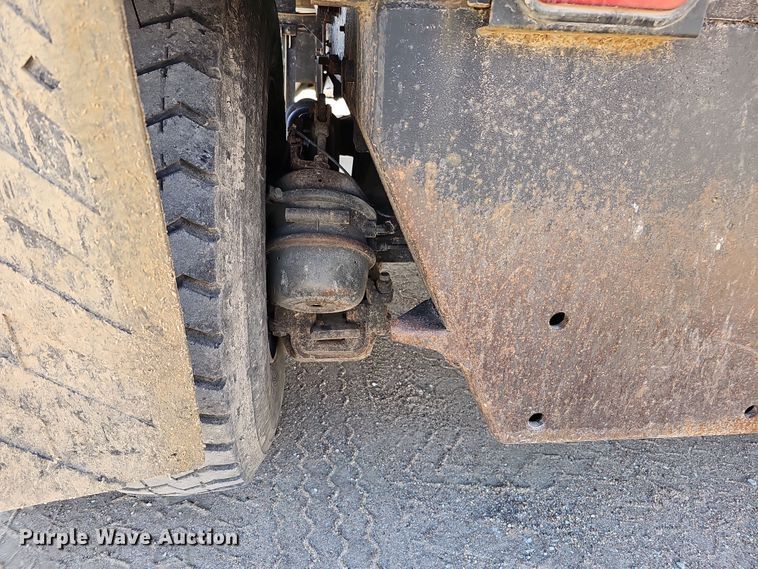 image for item IO9754 2001 Mack RD688S dump truck