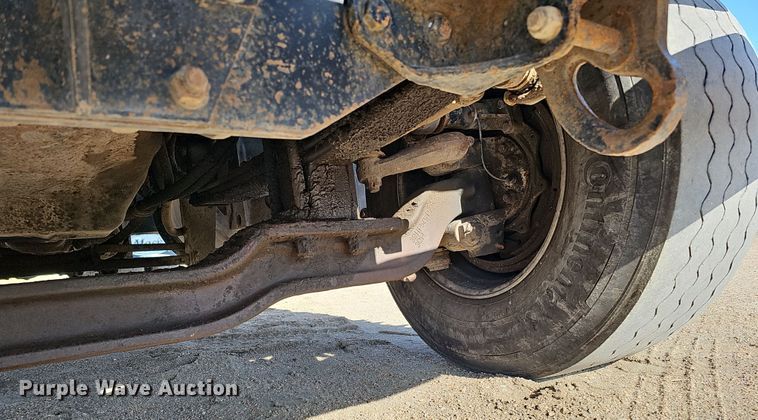 image for item IO9754 2001 Mack RD688S dump truck