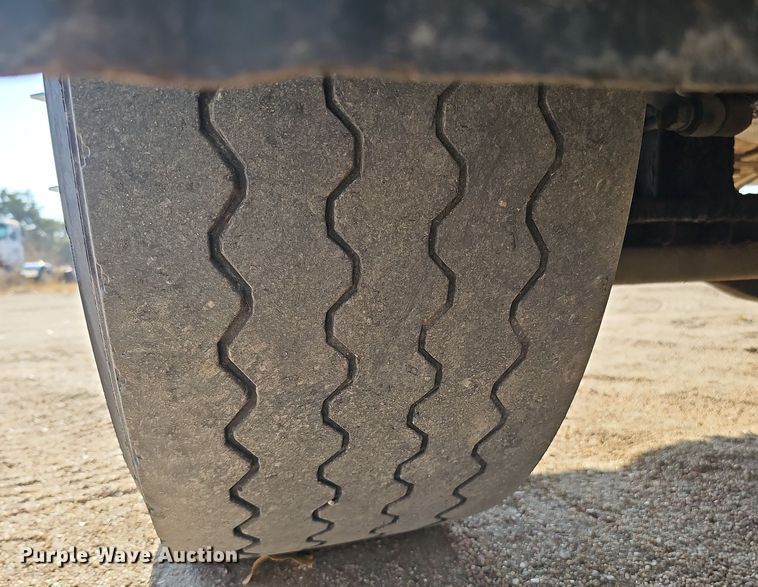 image for item IO9754 2001 Mack RD688S dump truck