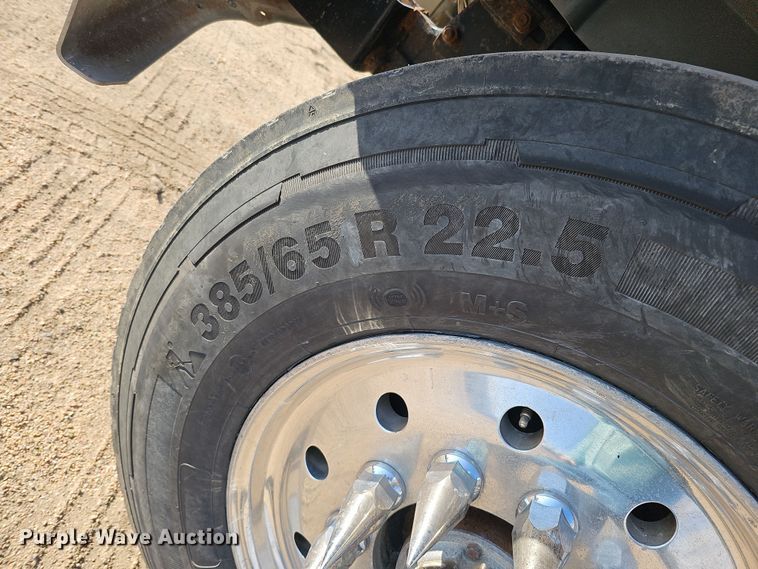 image for item IO9754 2001 Mack RD688S dump truck