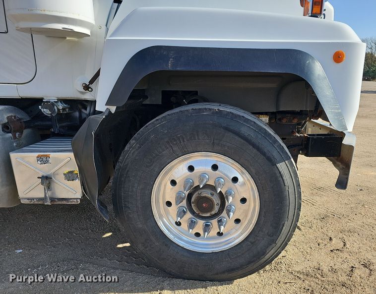 image for item IO9754 2001 Mack RD688S dump truck