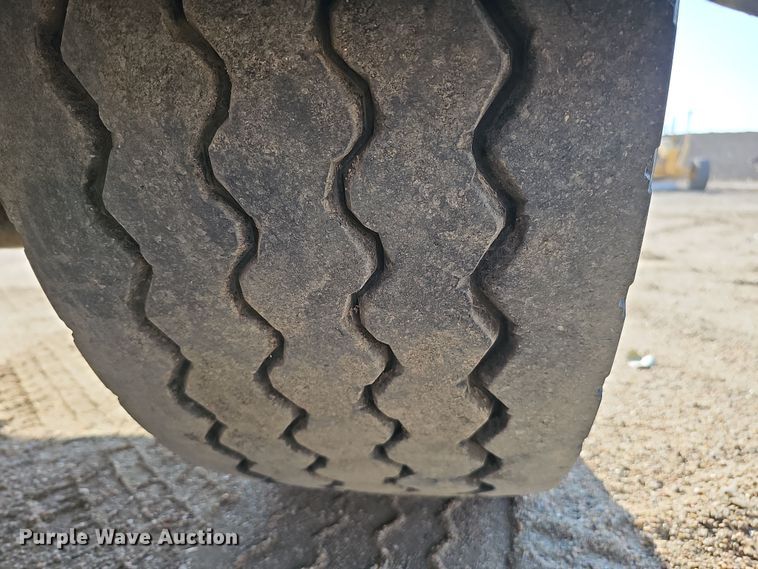 image for item IO9754 2001 Mack RD688S dump truck