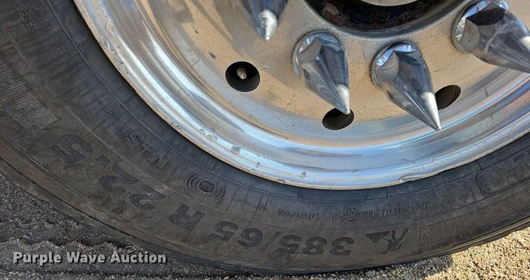 image for item IO9754 2001 Mack RD688S dump truck