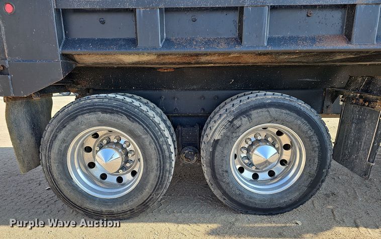 image for item IO9754 2001 Mack RD688S dump truck