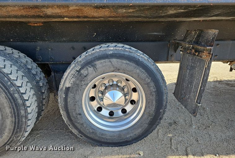 image for item IO9754 2001 Mack RD688S dump truck