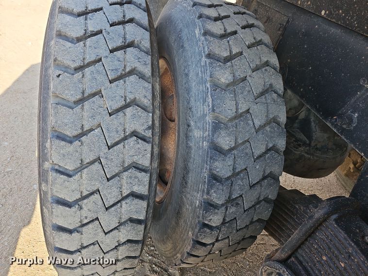 image for item IO9754 2001 Mack RD688S dump truck