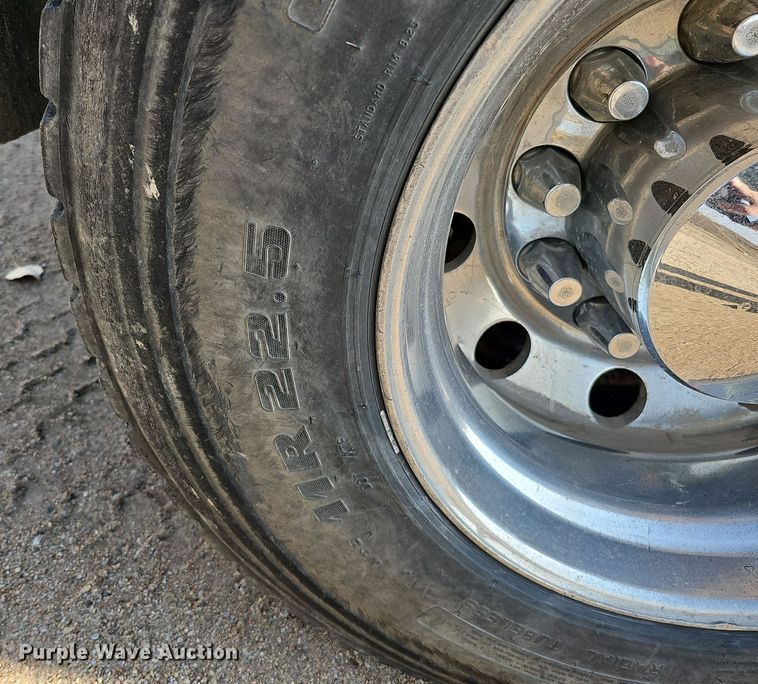 image for item IO9754 2001 Mack RD688S dump truck