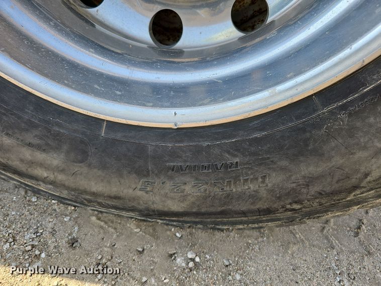 image for item IO9754 2001 Mack RD688S dump truck