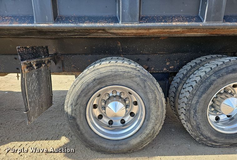 image for item IO9754 2001 Mack RD688S dump truck