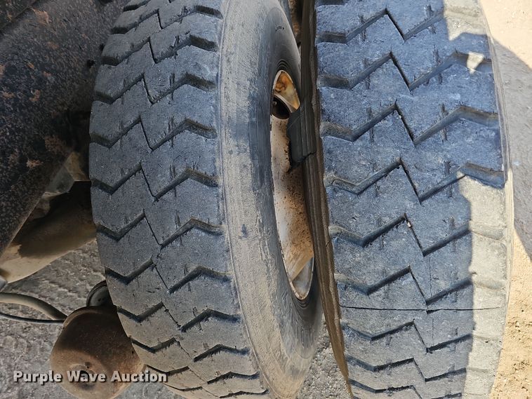 image for item IO9754 2001 Mack RD688S dump truck