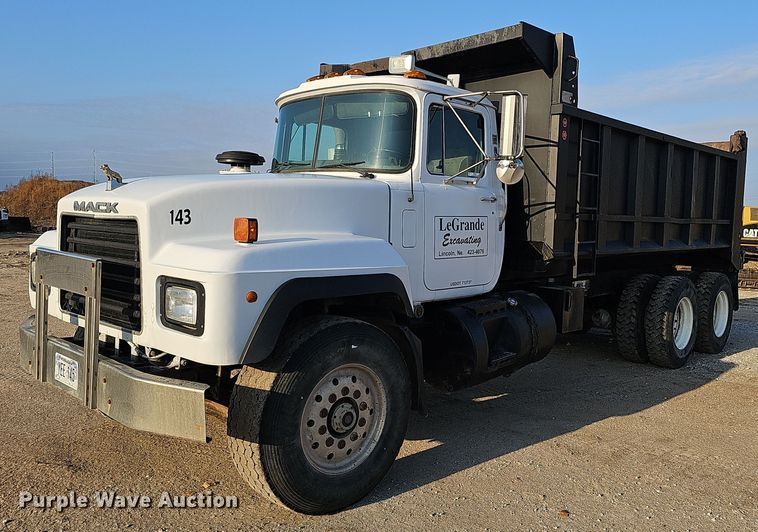 image for item IO9755 1999 Mack RD690S dump truck