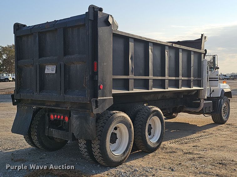 image for item IO9755 1999 Mack RD690S dump truck