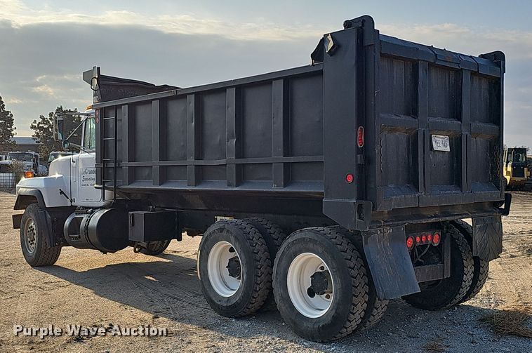 image for item IO9755 1999 Mack RD690S dump truck