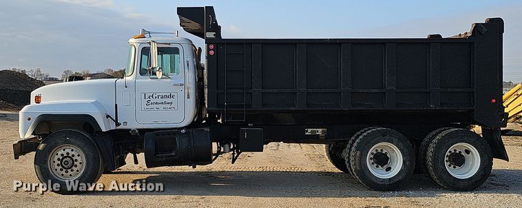 image for item IO9755 1999 Mack RD690S dump truck