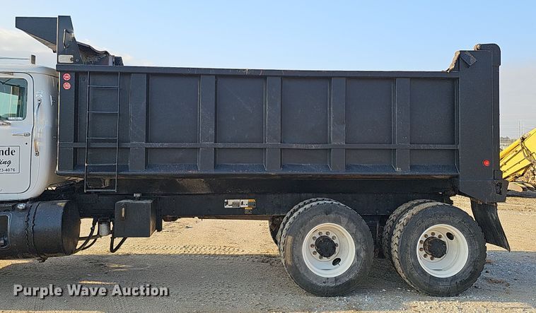 image for item IO9755 1999 Mack RD690S dump truck