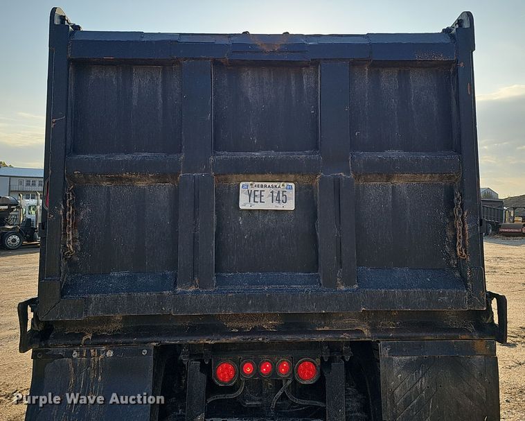 image for item IO9755 1999 Mack RD690S dump truck