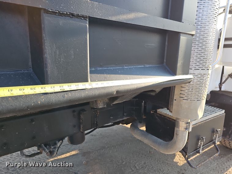 image for item IO9755 1999 Mack RD690S dump truck