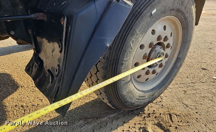 image for item IO9755 1999 Mack RD690S dump truck