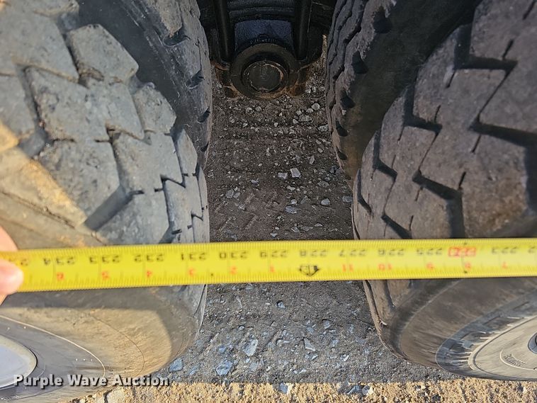 image for item IO9755 1999 Mack RD690S dump truck