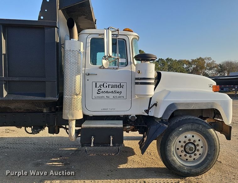 image for item IO9755 1999 Mack RD690S dump truck