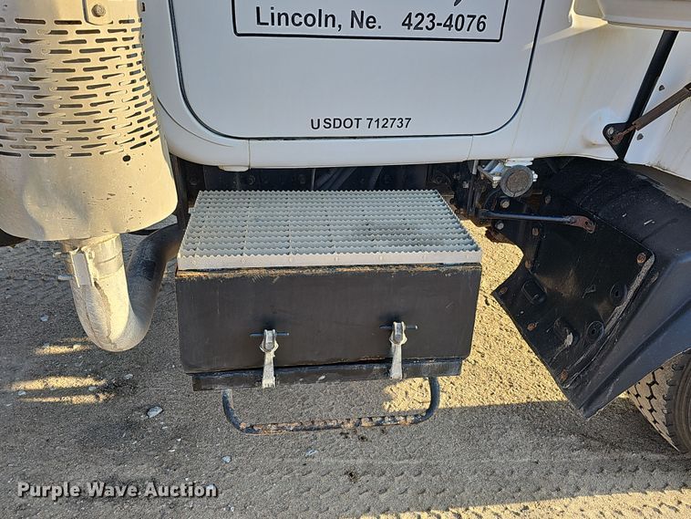 image for item IO9755 1999 Mack RD690S dump truck