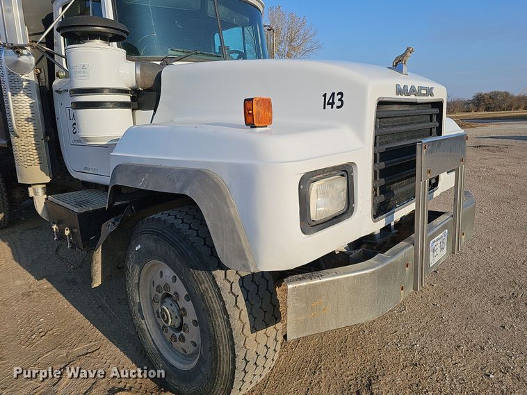 image for item IO9755 1999 Mack RD690S dump truck
