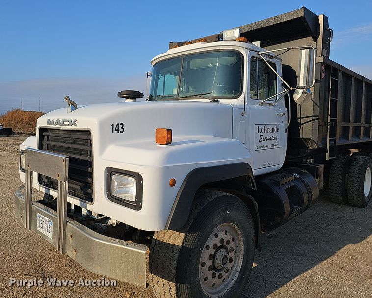 image for item IO9755 1999 Mack RD690S dump truck