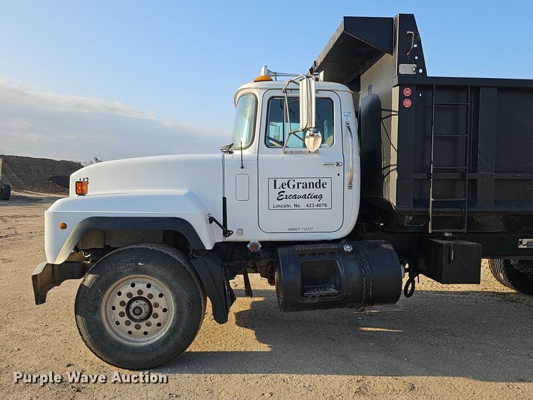 image for item IO9755 1999 Mack RD690S dump truck