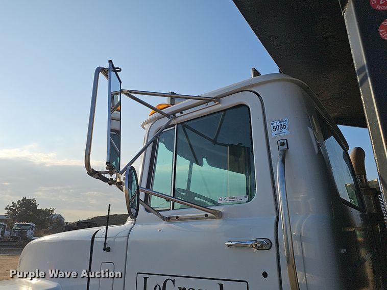 image for item IO9755 1999 Mack RD690S dump truck