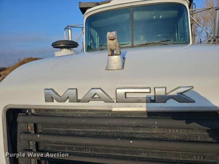 image for item IO9755 1999 Mack RD690S dump truck
